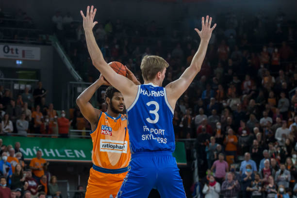 官宣！内马尔续约桑托斯半年 月薪超62万欧 回归6个月出场12次