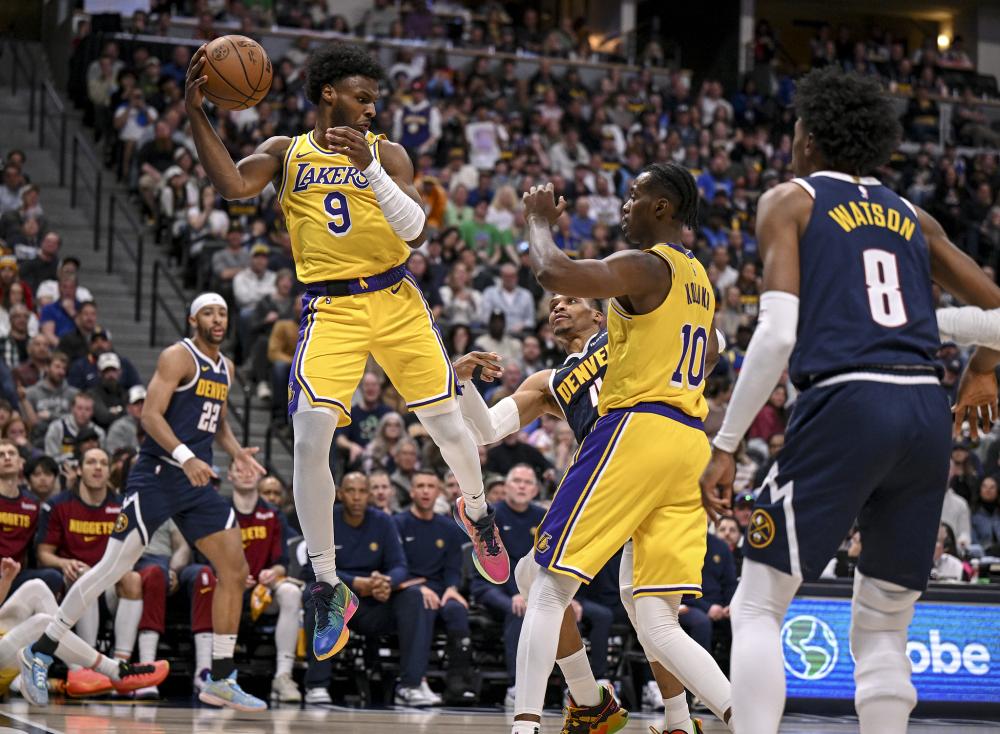 离谱！独行侠CEO解释东契奇交易：就像勇士当年拿埃利斯换博古特